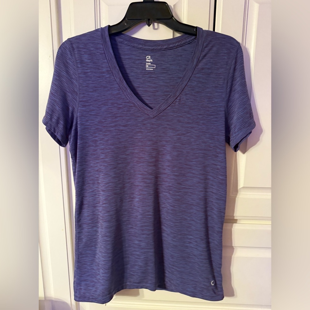 Women's Purple V-Neck Top size medium gap fit workout top
